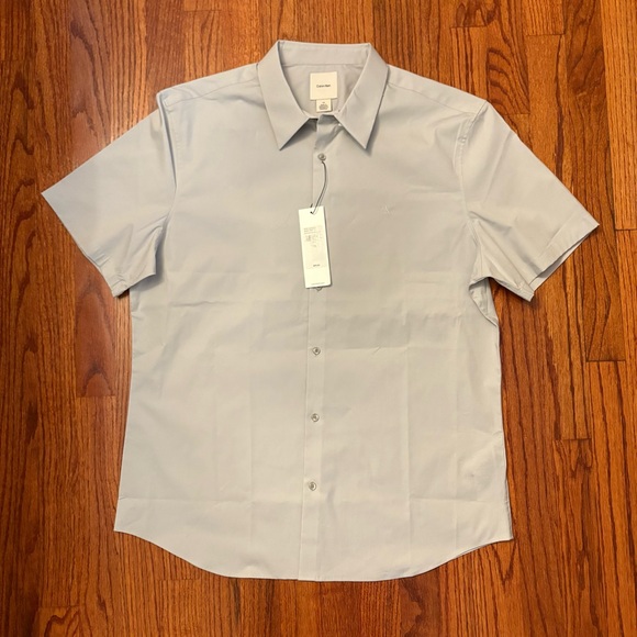 CALVIN KLEIN NWT Gray Violet Short Sleeve Button-Up Shirt Size L - Picture 1 of 5